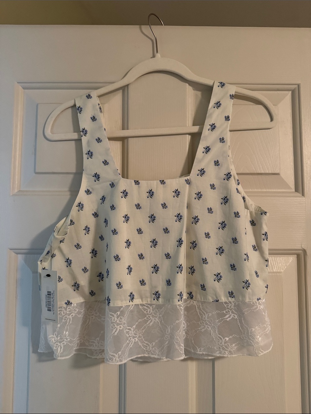 Montce White Floral Lace-Trim Crop Tank Top - Blue Floral - Picture 3 of 4
